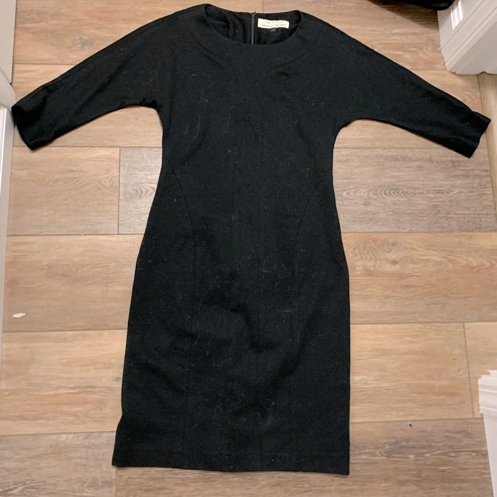 Dress - Picture 1 of 4